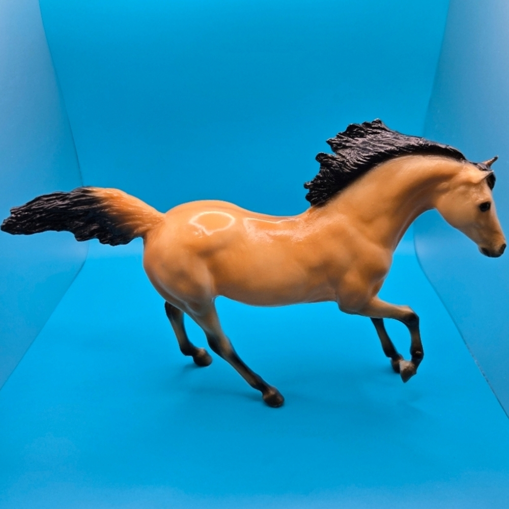Elegant Tan Horse Figurine Breyer